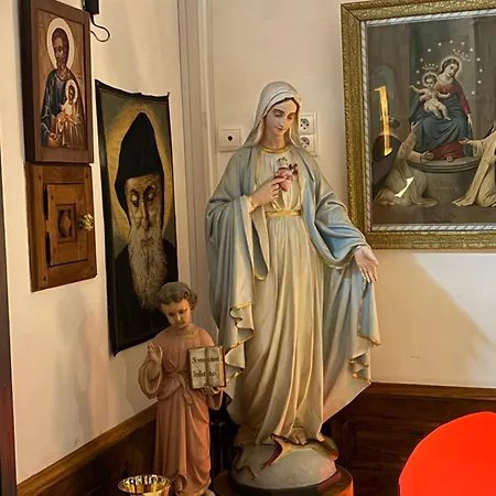 La Sainte Famille Лурд
