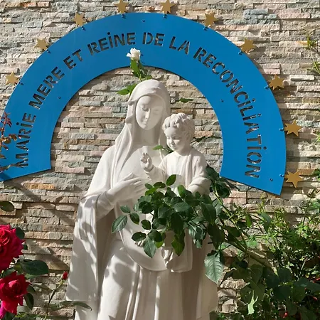 게스트하우스 La Sainte Famille 3*