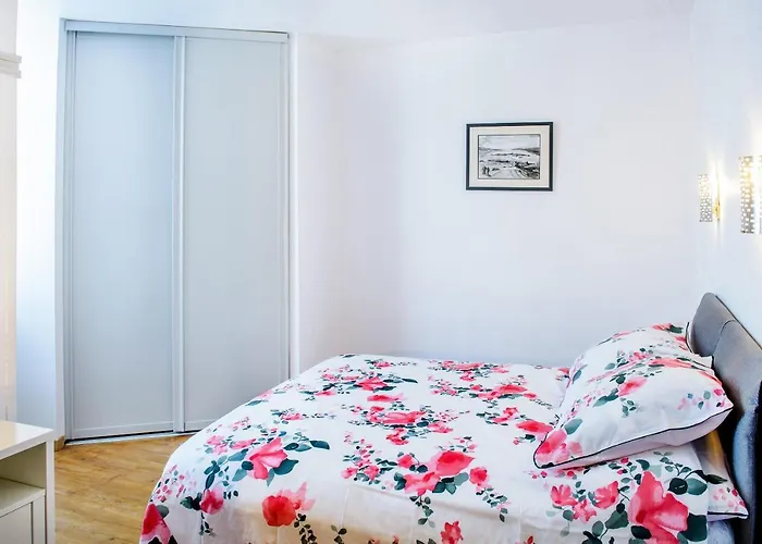 La Sainte Famille 3*