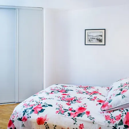 La Sainte Famille 4*